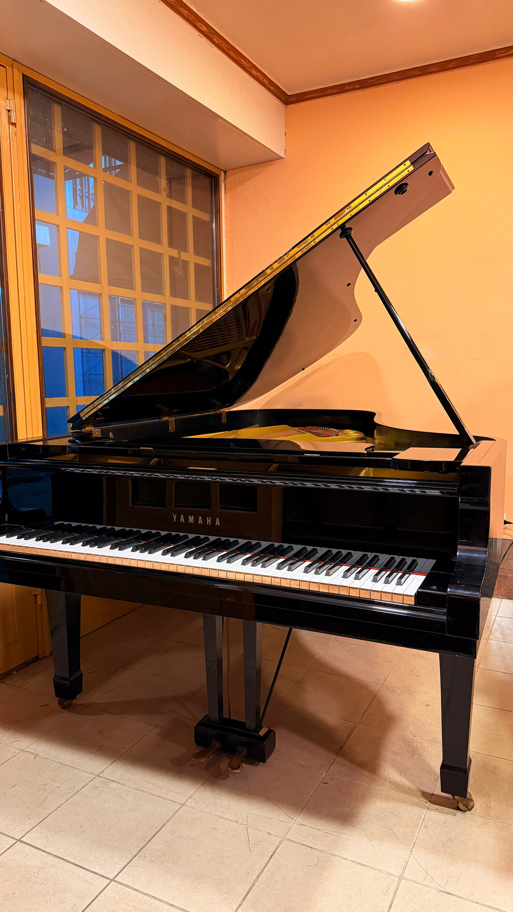 Yamaha C7 - Ebony Polish Concert Grand (Serial No. B2462976)