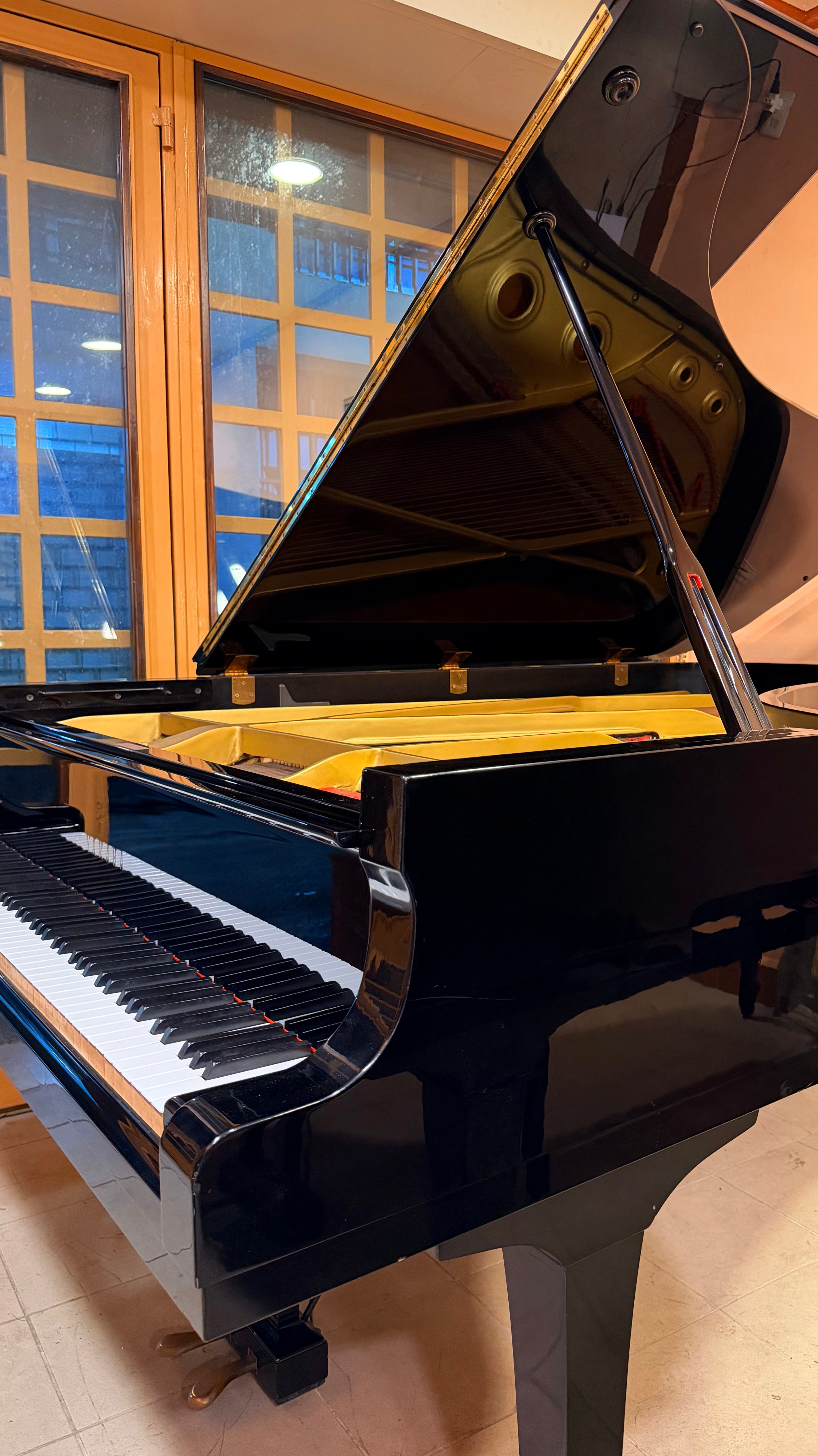 Yamaha C7 - Ebony Polish Concert Grand (Serial No. B2462976)